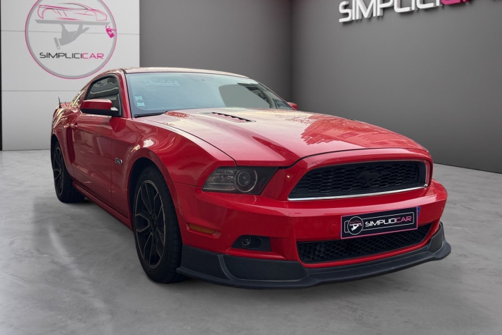 FORD MUSTANG