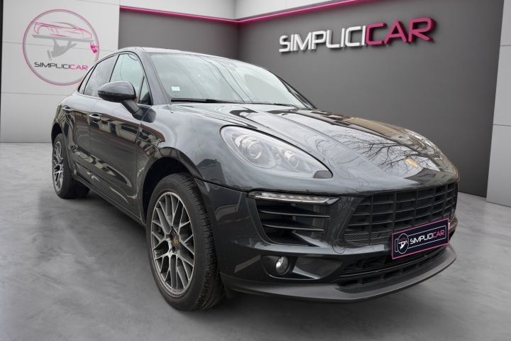PORSCHE MACAN