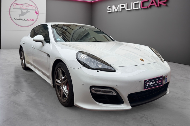 PORSCHE PANAMERA GTS
